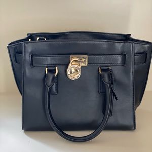 Black leather Michael Kors pocketbook